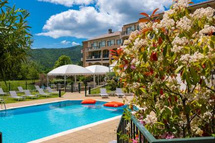 Hôtel Drôme provençale avec piscines · Les Sources de Dieulefit