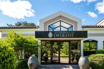 Hôtel Drôme provençale avec piscines · Les Sources de Dieulefit